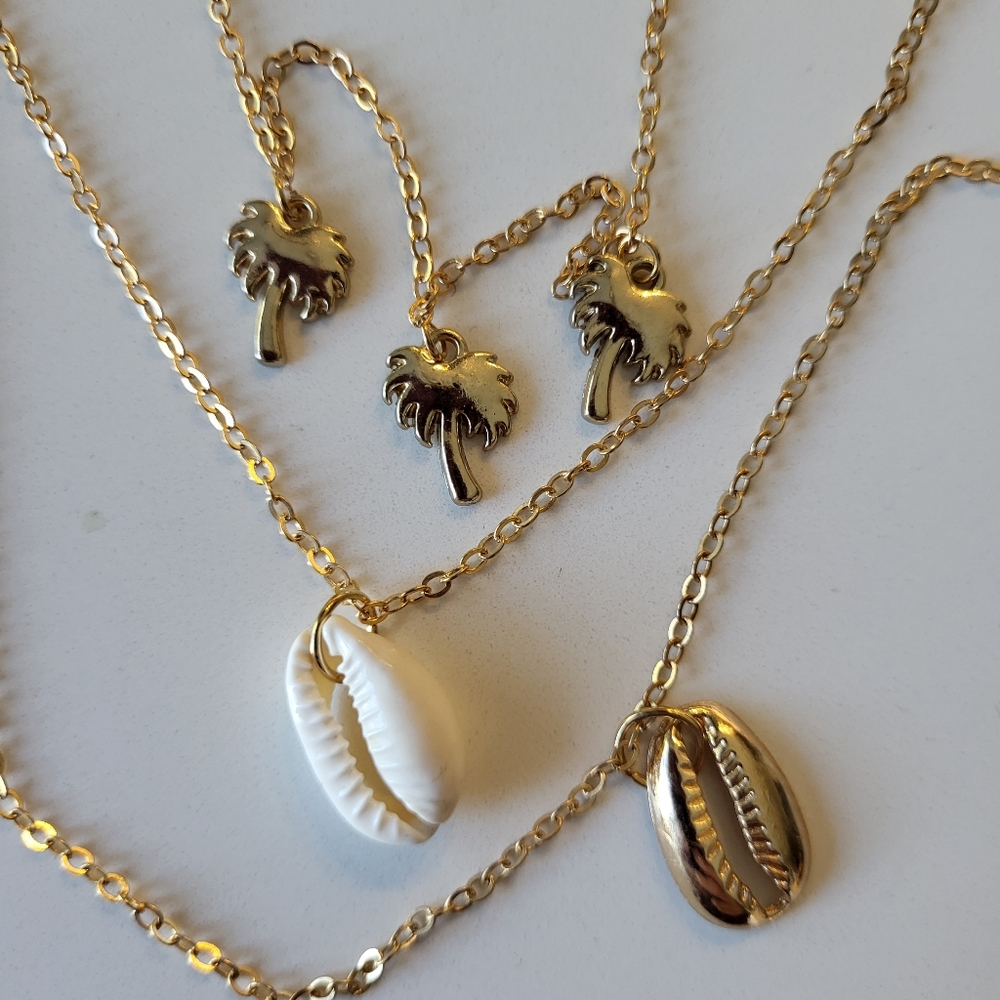 Cowrie + palm trees beachy tropical 3 tier layered necklace in gold - Picture 5 of 8